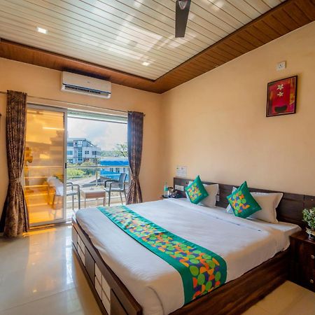 Treebo Iceberg Hotel มหาบาเลชวาร์ ภายนอก รูปภาพ