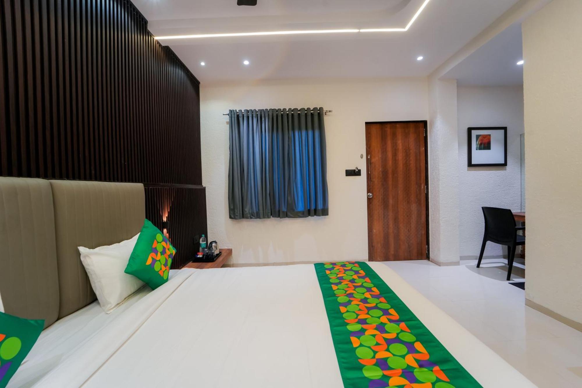 Treebo Iceberg Hotel มหาบาเลชวาร์ ภายนอก รูปภาพ