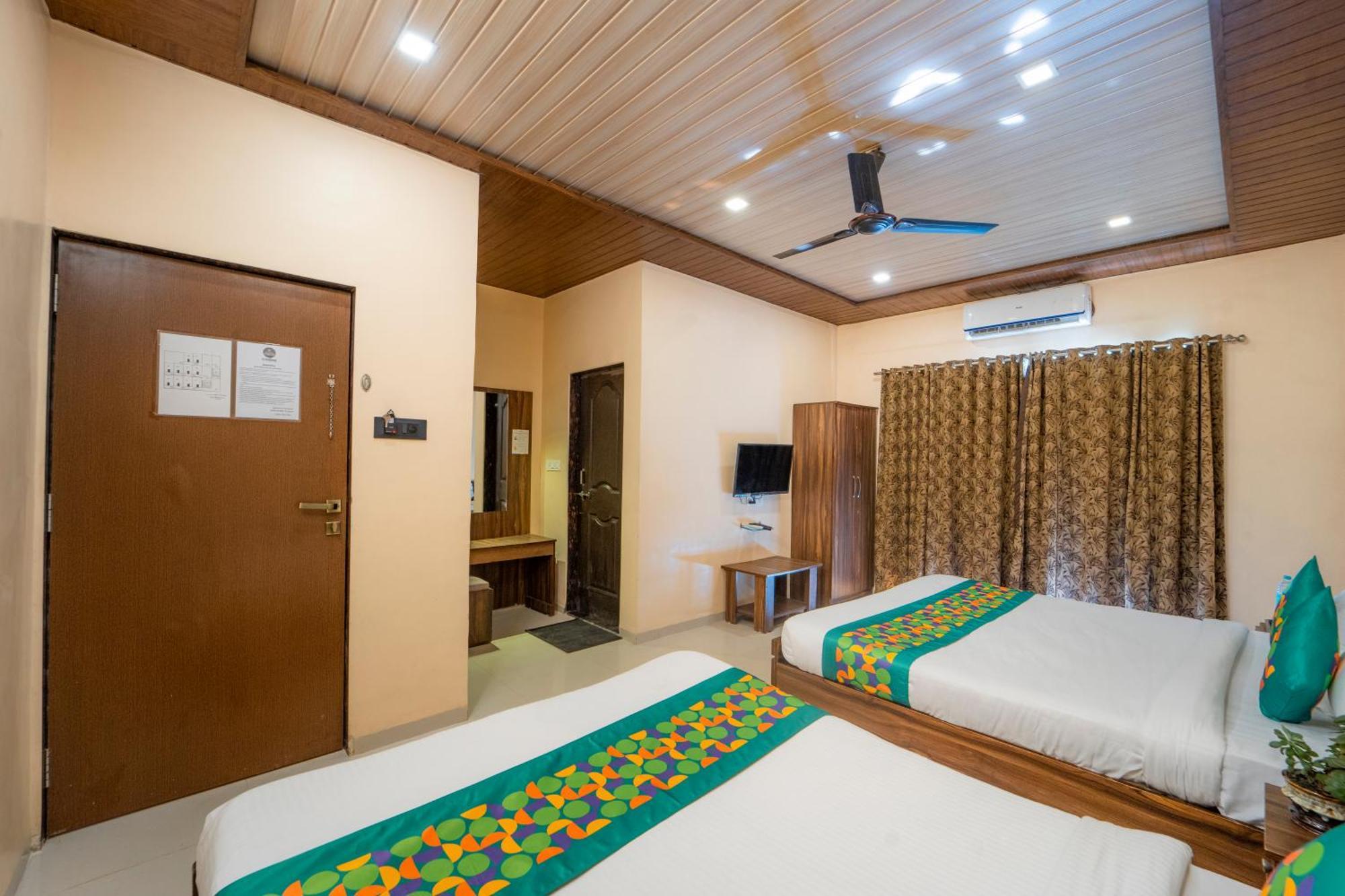 Treebo Iceberg Hotel มหาบาเลชวาร์ ภายนอก รูปภาพ