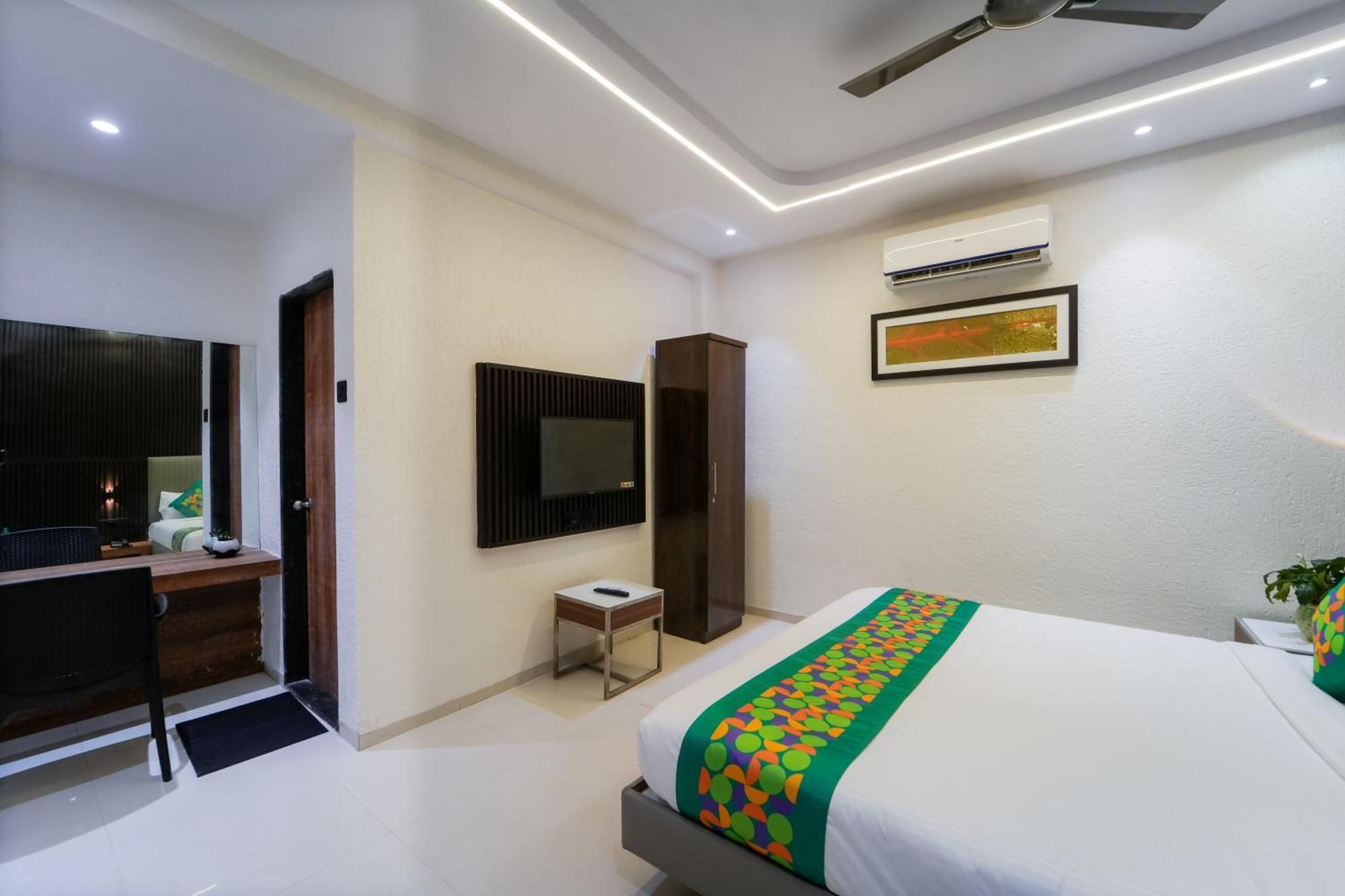 Treebo Iceberg Hotel มหาบาเลชวาร์ ภายนอก รูปภาพ