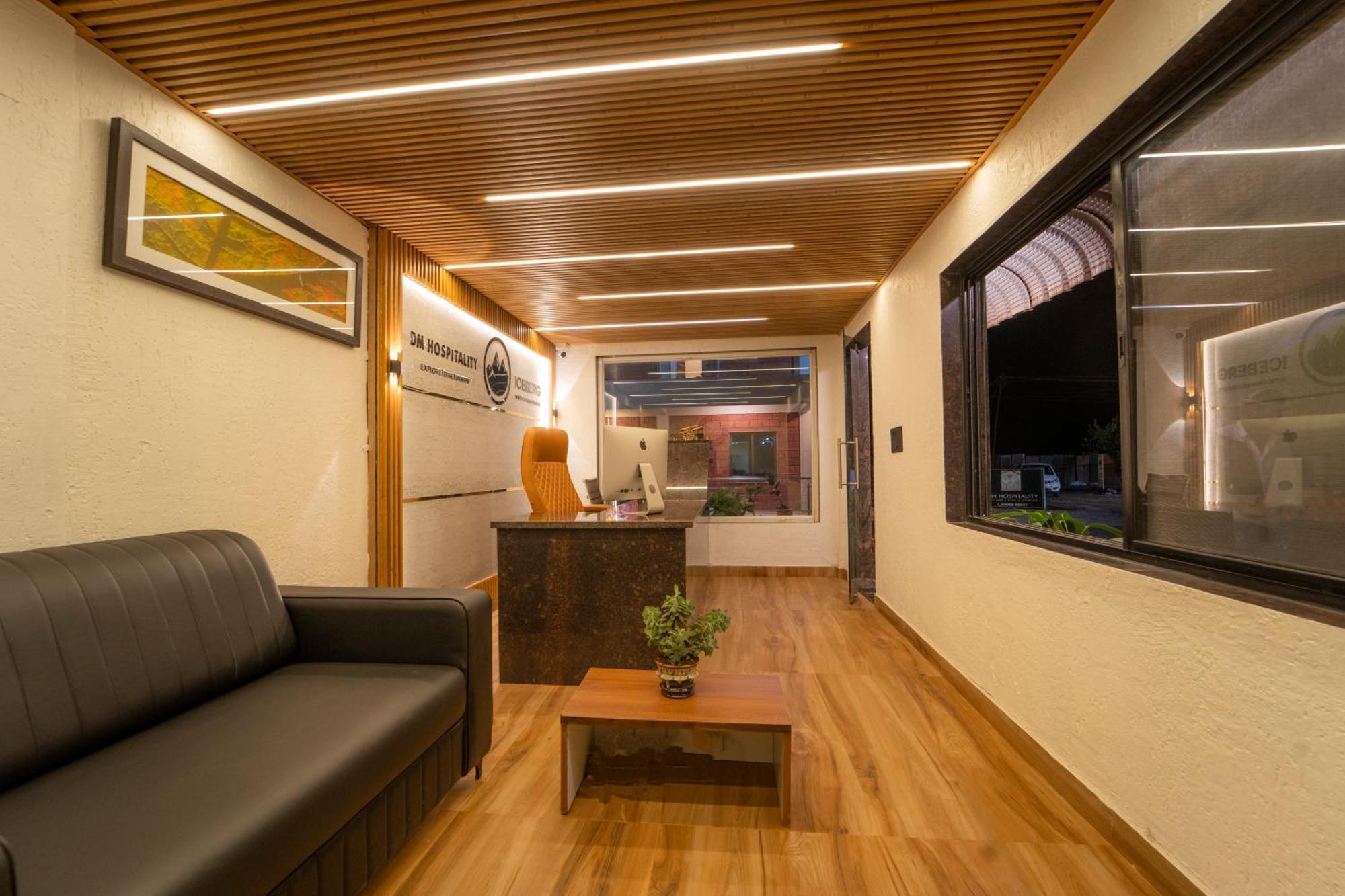 Treebo Iceberg Hotel มหาบาเลชวาร์ ภายนอก รูปภาพ