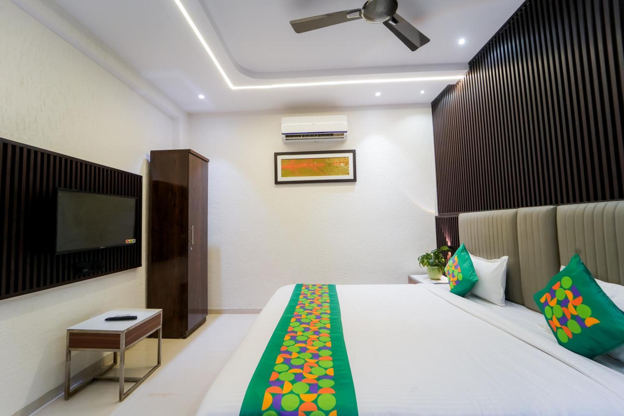Treebo Iceberg Hotel มหาบาเลชวาร์ ภายนอก รูปภาพ